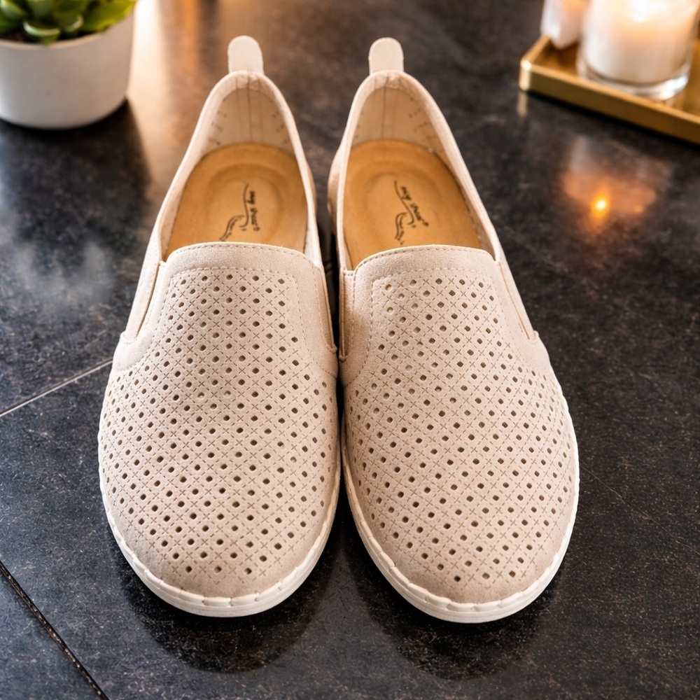 Easy Street Women's Round Oxford Slip-On Shoes - Champagne - Picture 3 of 6
